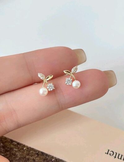 Aretes con diseño de cereza decorado con pedrería y perlas imitación - Image 3